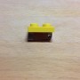 Broche amarillo 2x2 de LEGO®