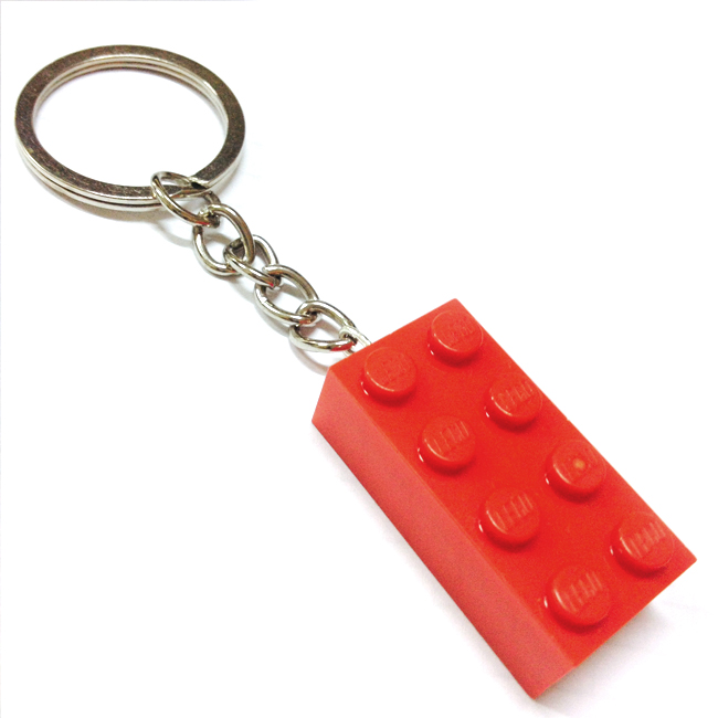 Llavero rojo hecho a mano con bloques LEGO® • Todo es Fabuloso