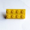 Broche original amarillo oscuro de LEGO